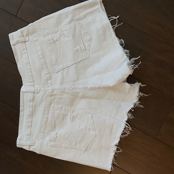 Shorts-White Distressed Jean Shorts NWOT - Picture 2 of 5